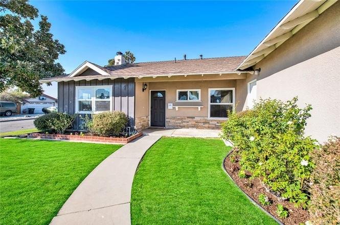 house in California with a modern exterior, featuring fresh green lawn